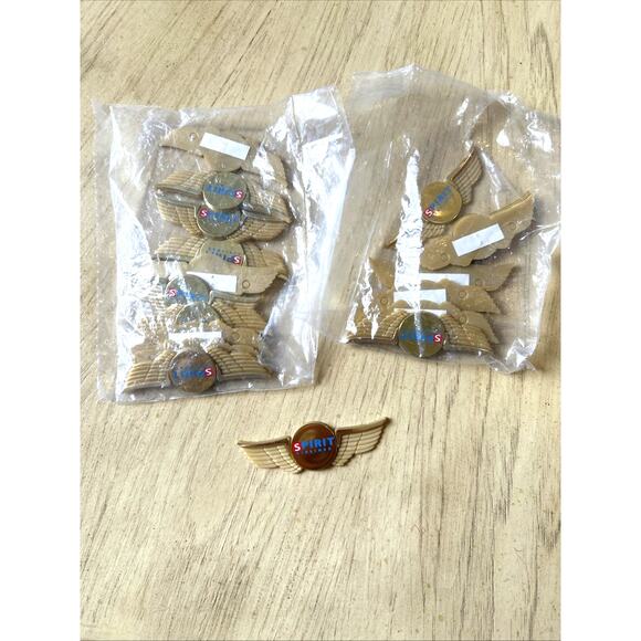 VTG pilot wings Spirit Airlines stewardess Junior Pilot Kiddie Wings Lot Of 18 - Picture 4 of 6